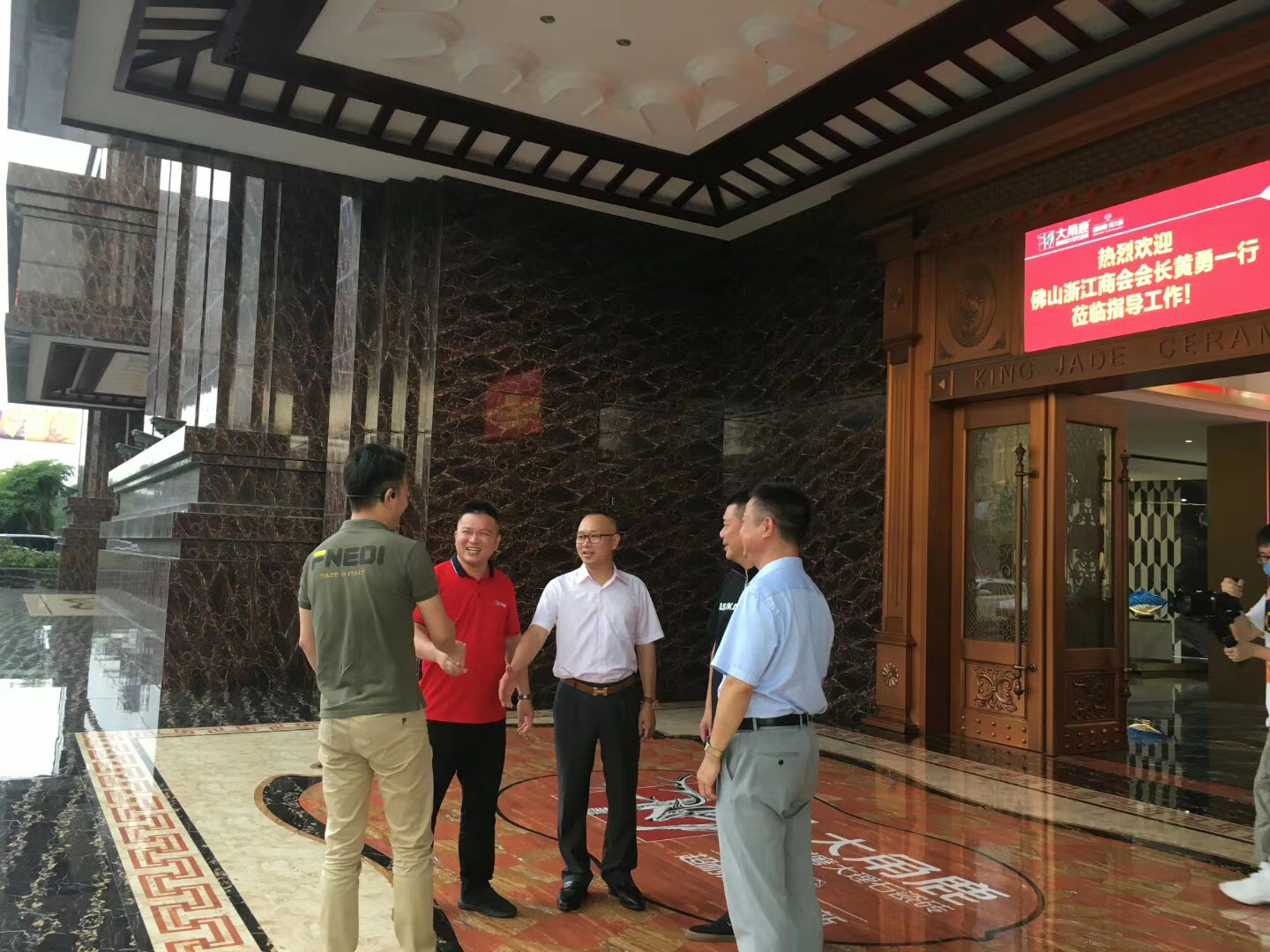 大角鹿超耐磨大理石瓷砖